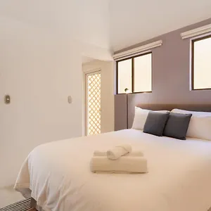 H13-101, Efficiency Studio Next To The Airport Apartamento